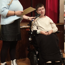 Pesmi belega kužka [21. november 2025]